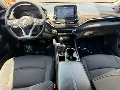 Used 2024 Nissan Altima 2.5 SV FWD image 27