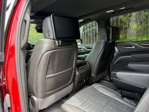 Used 2024 Cadillac Escalade Sport Platinum w/ LPO, ONYX Package AWD/4WD image 15