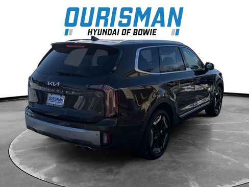 Used 2023 Kia Telluride EX w/ EX Captain's Chair Package image 6