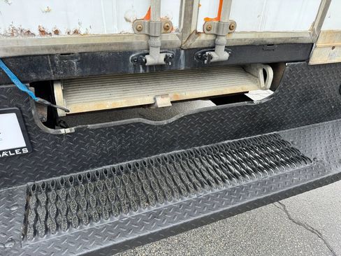 Used 2017 Chevrolet Express 4500 Extended RWD image 6
