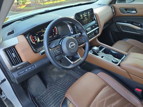 Used 2024 Nissan Pathfinder Platinum AWD/4WD image 13