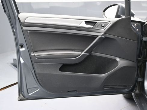 Used 2021 Volkswagen Golf 4-Door image 38