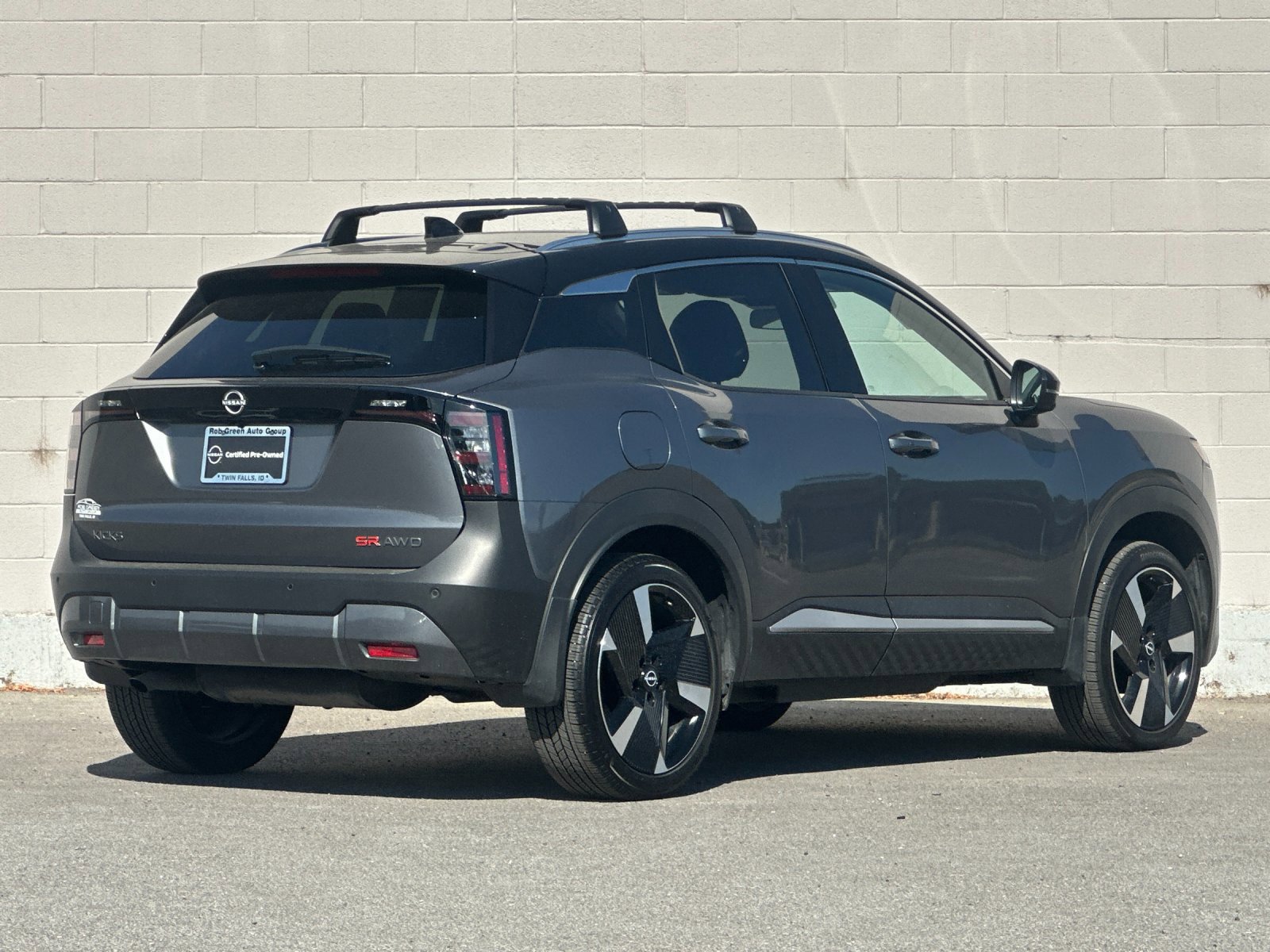 Used 2025 Nissan Kicks SR w/ SR Premium Package AWD/4WD image 3