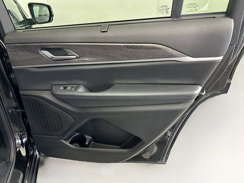 Used 2024 Jeep Grand Cherokee L Limited w/ Luxury Tech Group II image 34