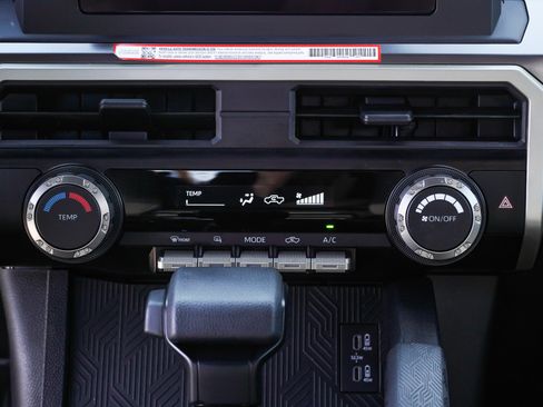 Certified 2025 Toyota Tacoma SR5 AWD/4WD image 36