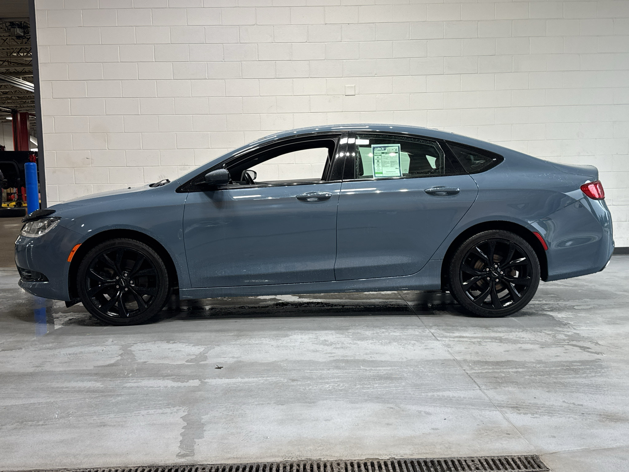 Used 2015 Chrysler 200 S FWD image 2
