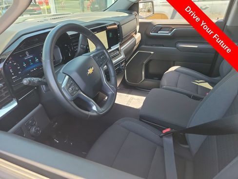 Used 2025 Chevrolet Silverado 1500 LT RWD image 3