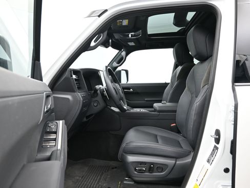 Used 2024 Lexus GX 550 AWD/4WD image 9