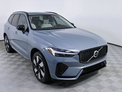 Used 2024 Volvo XC60 T8 Plus w/ Protection Package Premier AWD/4WD image 27