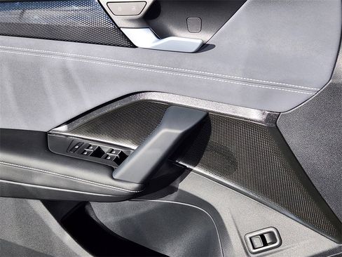 New 2026 Volkswagen Tiguan SE image 13