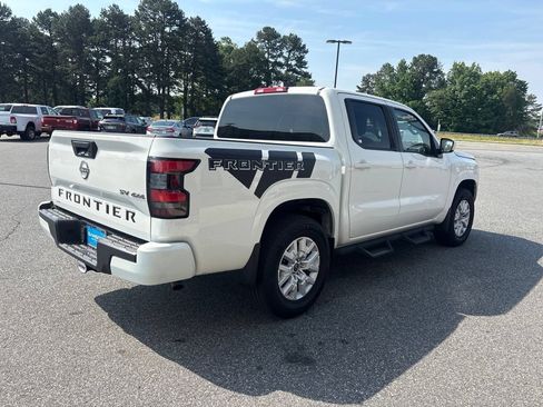 Used 2023 Nissan Frontier SV w/ Graphics Package AWD/4WD image 8