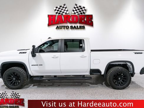 Used 2025 Chevrolet Silverado 2500 LT image 1