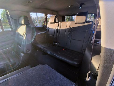 Used 2020 Chevrolet Suburban Premier image 32