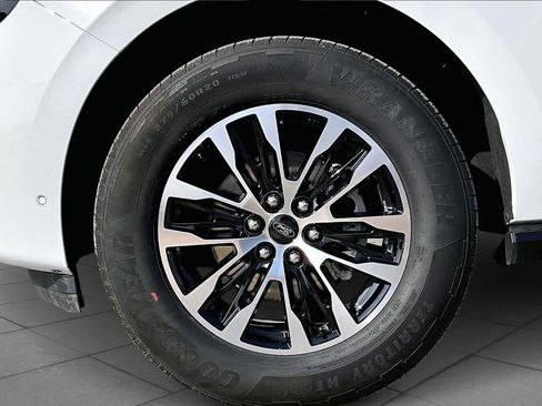 Used 2025 Ford Expedition Max Platinum image 11