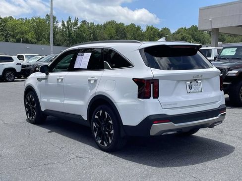 Used 2025 Kia Sorento EX w/ Panoramic Sunroof Package FWD image 6