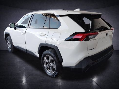 Used 2022 Toyota RAV4 LE AWD/4WD image 3