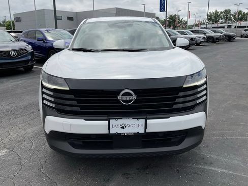 Used 2025 Nissan Kicks SV FWD image 2