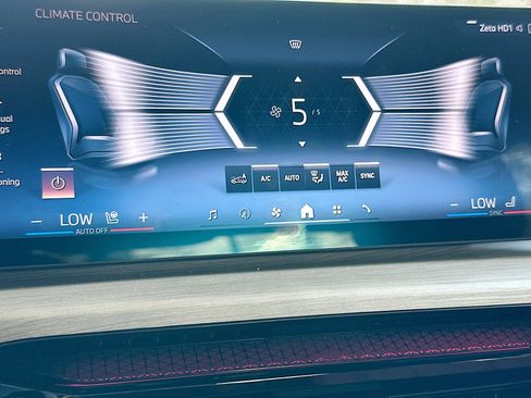 Certified 2025 BMW 330i Sedan image 16