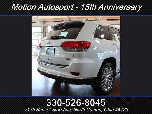 Used 2017 Jeep Grand Cherokee Summit AWD/4WD image 10