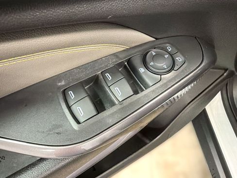 Used 2025 Chevrolet Trax ACTIV FWD image 12
