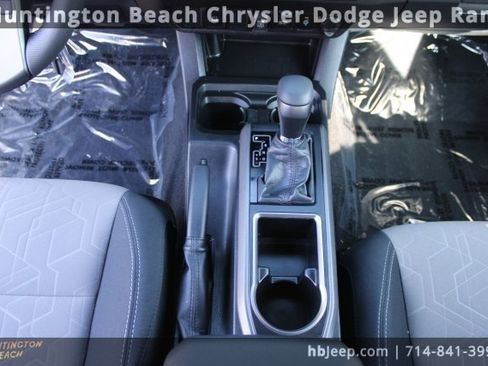 Used 2022 Toyota Tacoma TRD Sport image 14