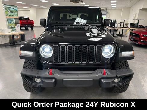 Used 2024 Jeep Gladiator Rubicon AWD/4WD image 2