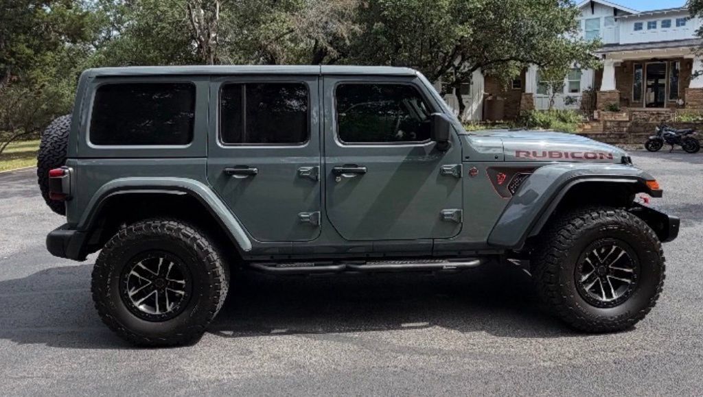 Used 2024 Jeep Wrangler Unlimited Rubicon AWD/4WD image 5