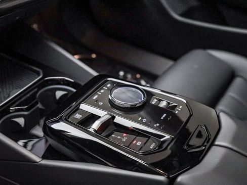 Certified 2025 BMW 530i w/ Premium Package image 24