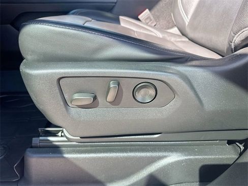 Used 2021 Chevrolet Tahoe Z71 w/ Z71 Signature Package image 18