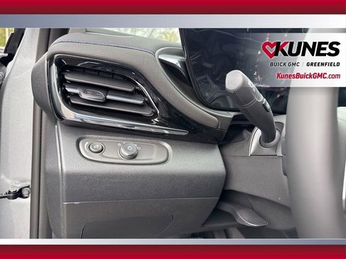New 2026 Buick Envista Sport Touring FWD image 25