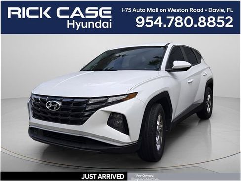 Used 2023 Hyundai Tucson SE image 1