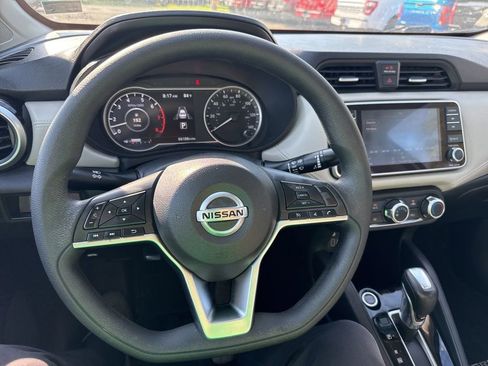 Used 2020 Nissan Versa SV FWD image 9