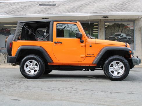 Used 2012 Jeep Wrangler Sport w/ Connectivity Group image 8