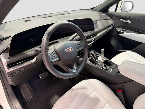 Certified 2025 Cadillac XT4 Sport FWD image 9