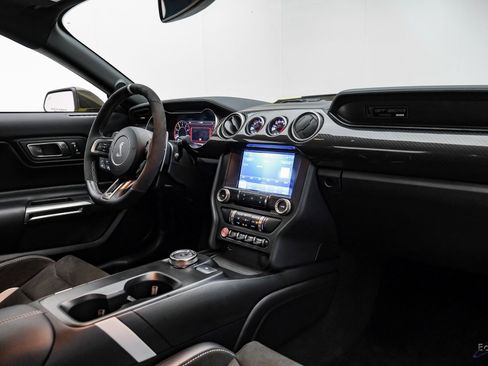 Used 2021 Ford Mustang Shelby GT500 w/ Carbon Fiber Track Pack image 45