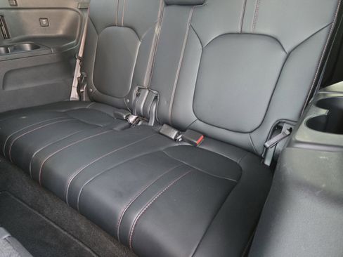 Used 2025 Honda Pilot Black Edition image 27