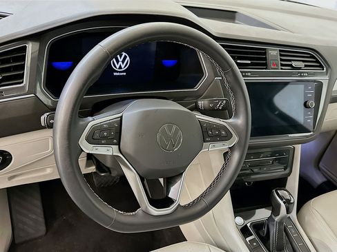 Used 2023 Volkswagen Tiguan SE image 18
