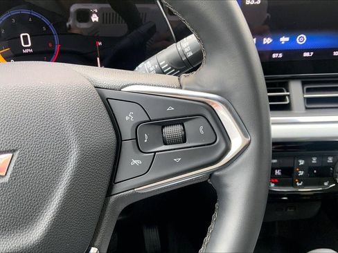 Used 2025 Chevrolet Trax LT w/ LT Convenience Package image 19