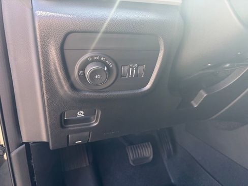 Used 2023 Jeep Grand Cherokee L Limited AWD/4WD image 16