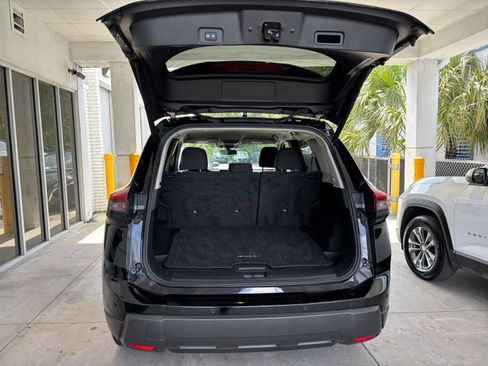 Used 2025 Nissan Rogue SV FWD image 32