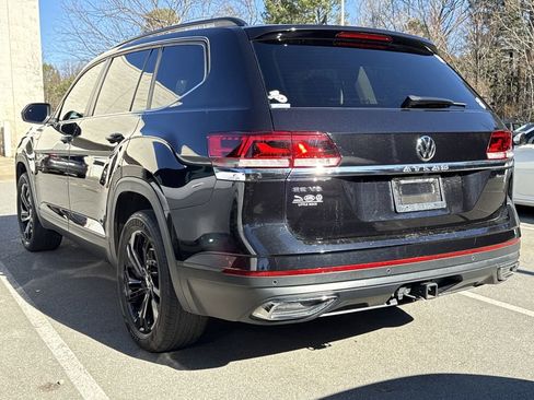 Used 2023 Volkswagen Atlas SE w/ Black Wheel Package image 4