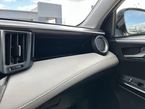 Used 2018 Toyota RAV4 Limited image 35