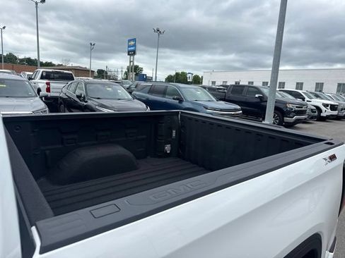 Used 2024 GMC Sierra 1500 Elevation w/ Preferred Package AWD/4WD image 12