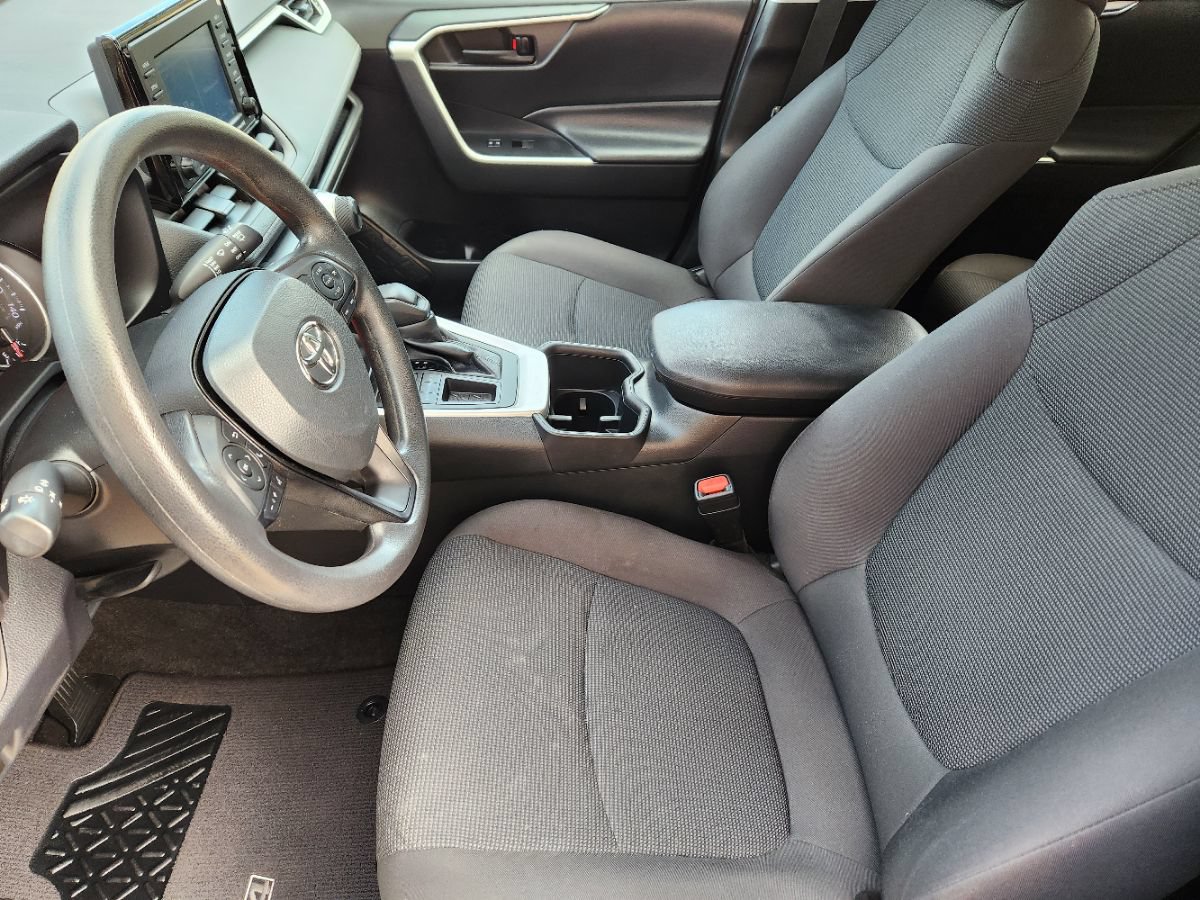 Used 2022 Toyota RAV4 LE FWD image 31