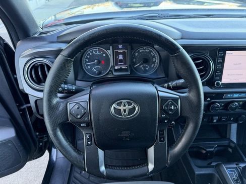 Used 2021 Toyota Tacoma TRD Off-Road w/ Technology Package image 18
