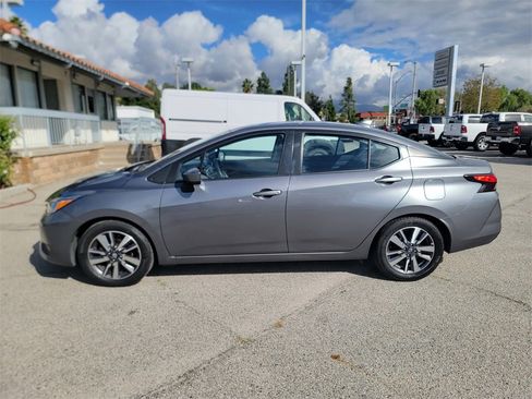 Used 2023 Nissan Versa SV image 9