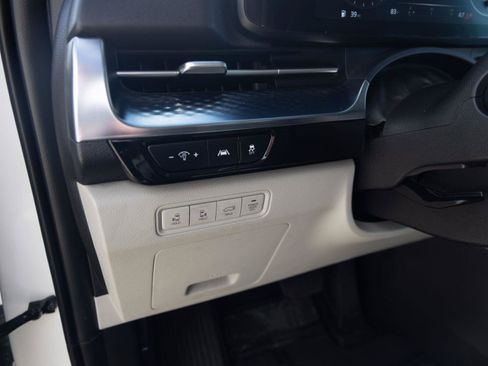 Used 2023 Kia Carnival SX Prestige FWD image 19
