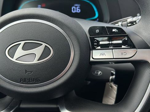 Certified 2025 Hyundai Elantra SE image 25