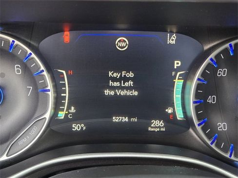 Used 2024 Chrysler Pacifica Touring-L image 22