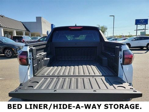 Used 2025 Hyundai Santa Cruz SE image 10